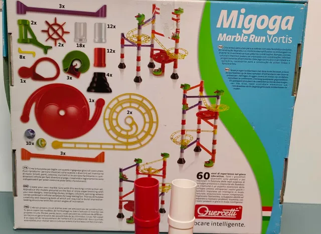 Circuito de canicas con bloques de construcción