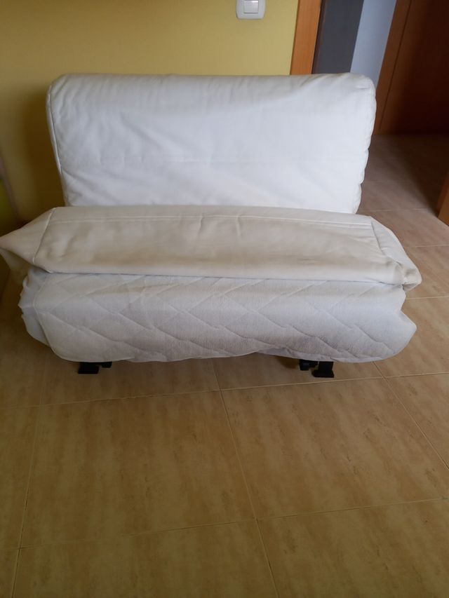 Sofá cama ikea.