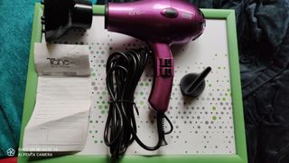 Secador profesional tahe compact 2000w lila de segunda mano por 40 EUR en  Barcelona en WALLAPOP