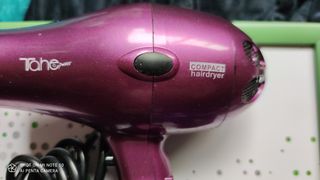 Secador profesional tahe compact 2000w lila de segunda mano por 40 EUR en  Barcelona en WALLAPOP
