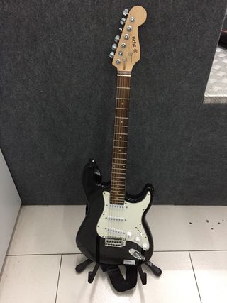 GUITARRA ELÉCTRICA ZIPY de segunda mano por 69,99 EUR en Gijón en WALLAPOP
