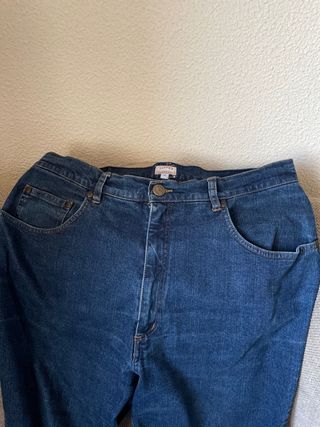 Pantalón vaquero Lloyd\\'s talla 46 de segunda mano por 10 EUR en  Majadahonda en WALLAPOP