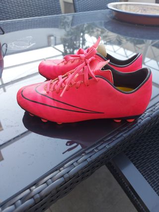 Botas fútbol microtacos nike de segunda mano por 10 EUR en Sotogrande en  WALLAPOP