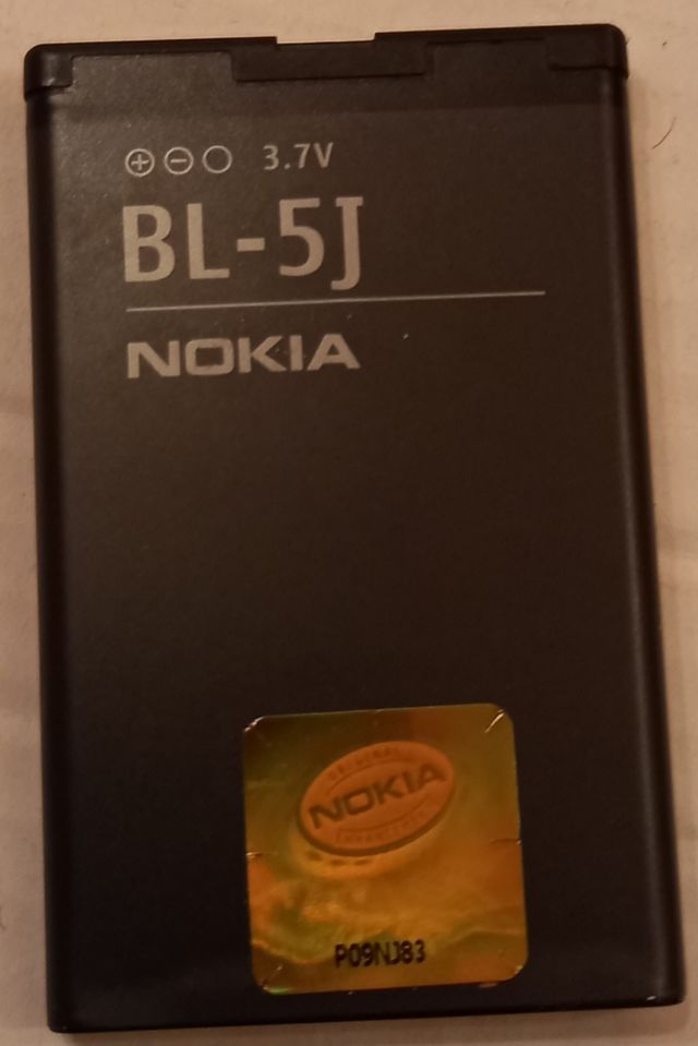 Due telefoni cellulari Nokia XpressMusic 5800 vintage