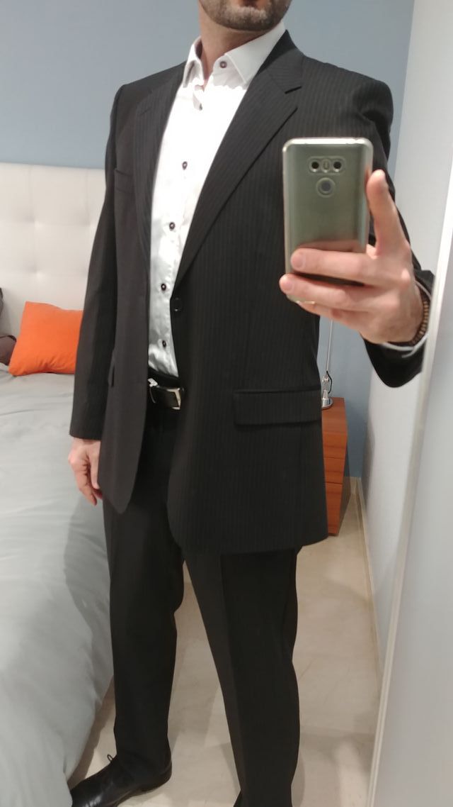 Elegante traje azul muy oscuro con rayita-2