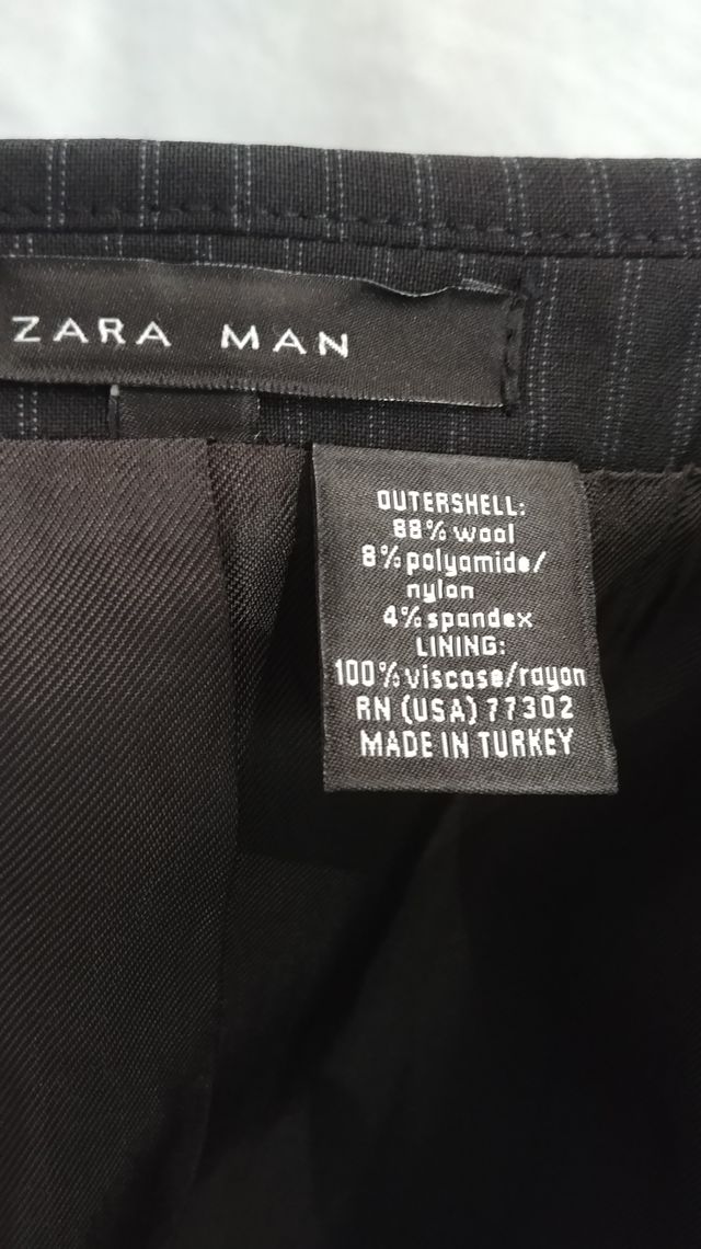 Elegante traje azul muy oscuro con rayita-2