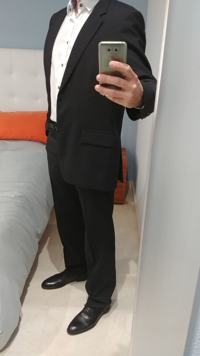 Elegante traje oscuro con rayita - 6