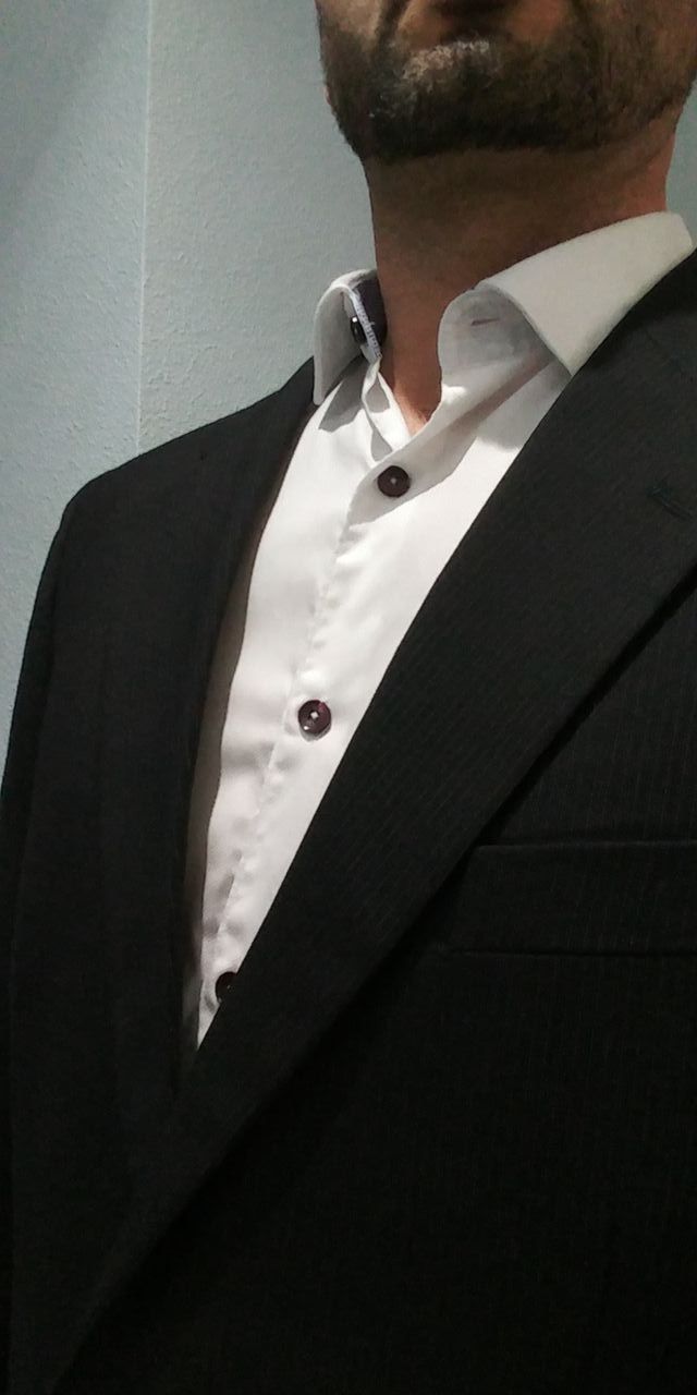 Elegante traje oscuro con rayita - 6