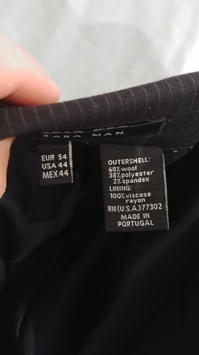 Elegante traje oscuro con rayita - 6