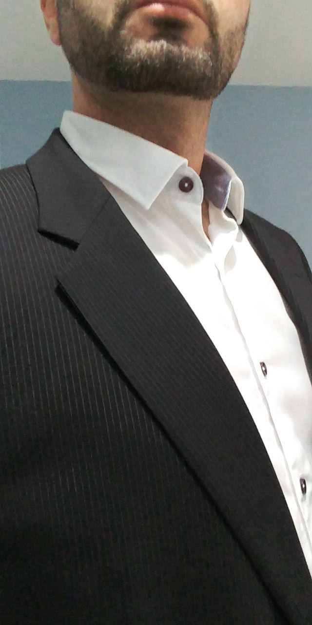 Elegante traje oscuro con rayita - 6