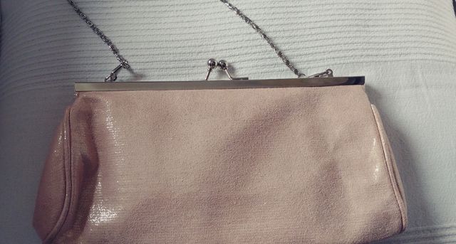 Bolso de mano rosa de fiesta