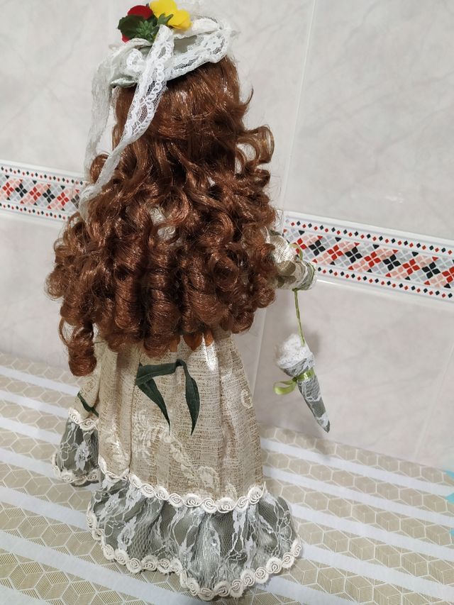 Muñecas de porcelana con soporte