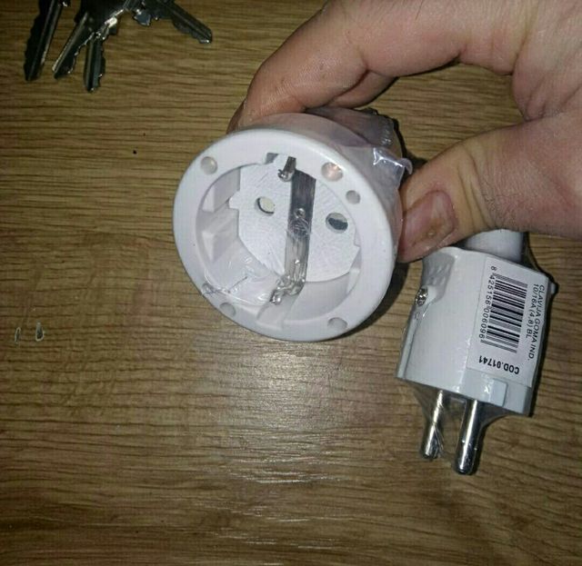 Juego base y enchufe de goma contra golpes