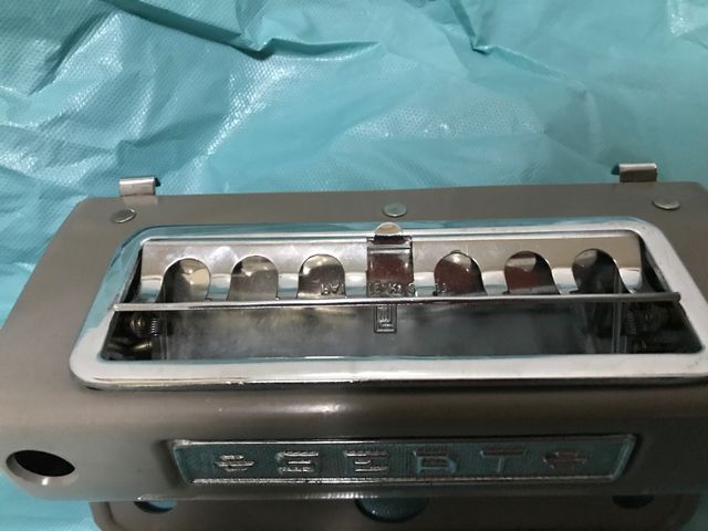 Cenicero salpicadero SEAT 600