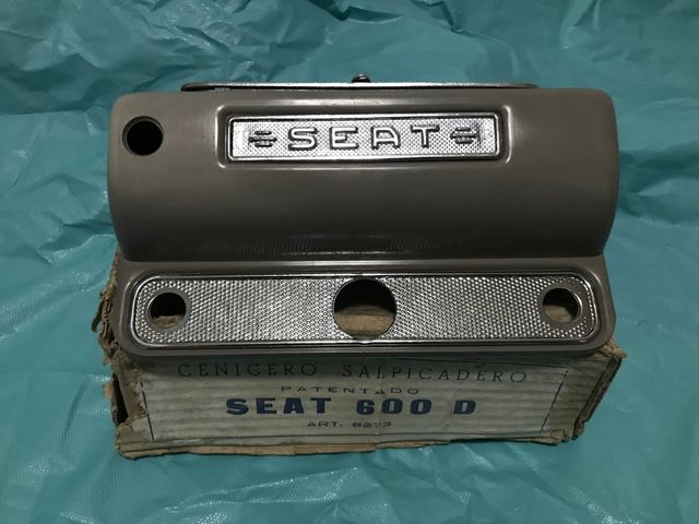 Cenicero salpicadero SEAT 600