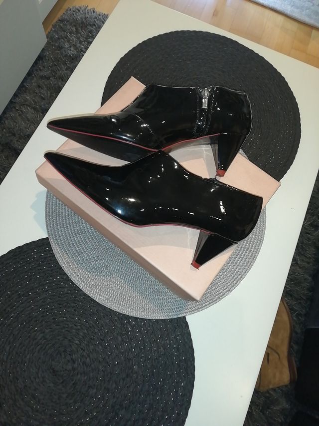 botín charol zara negros