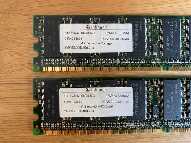 Memoria RAM DDR-400 - 2 Módulos de 256MB