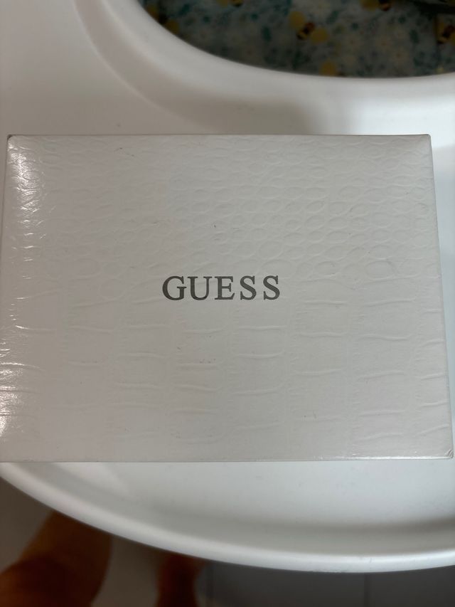 Reloj analógico mujer marca Guess