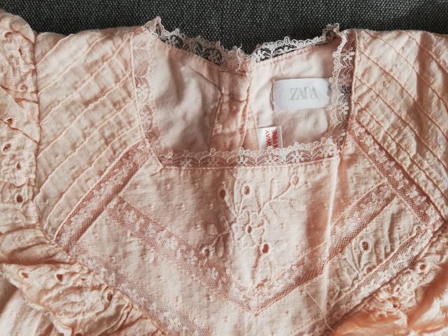 Lote 2 vestidos bebé. Talla 12-18 meses.