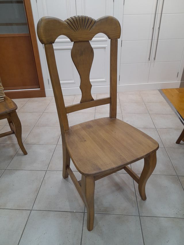 Tres sillas madera nueva