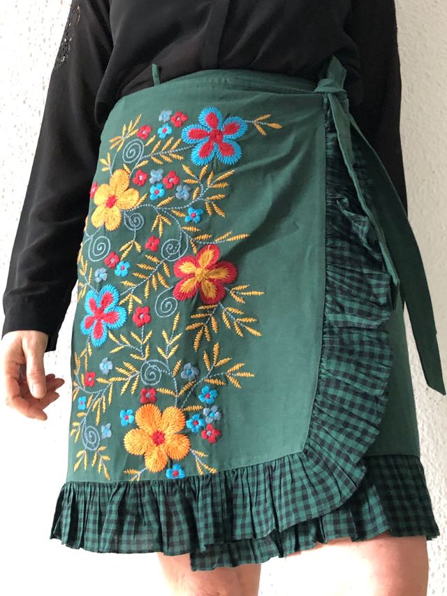 Falda pareo bordada 