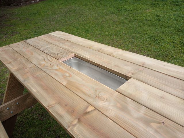 MESA DE PICNIC CON HIELERA MONTADA