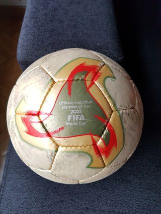 Balón Adidas Fevernova 2002 de segunda mano por 25 EUR en San Fernando de  Henares en WALLAPOP