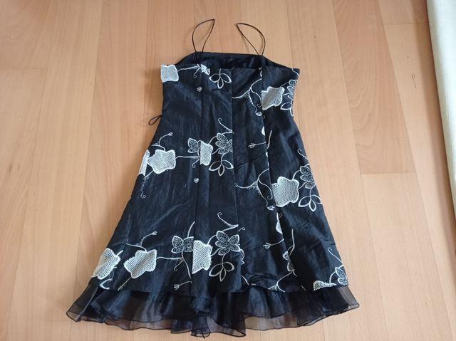 Vestido negro de gasa