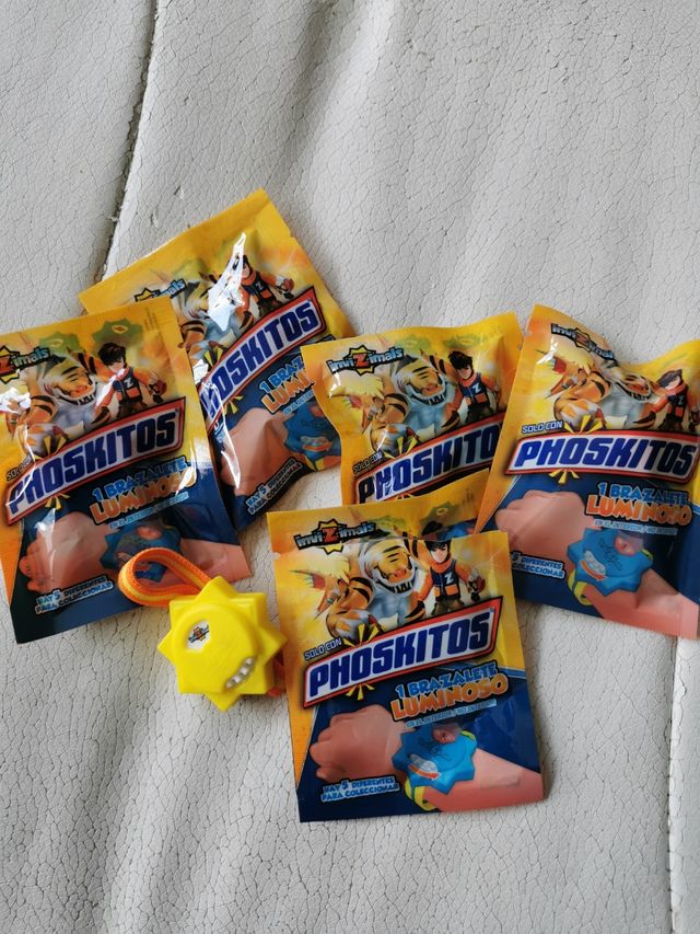 INVIZIMALS  5 Brazaletes luminosos Phoskitos