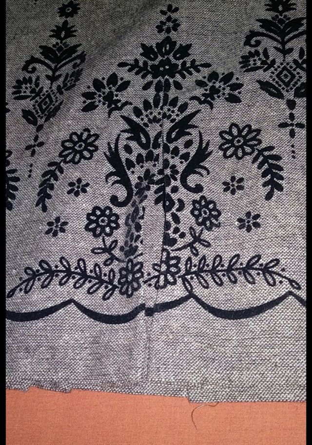 Falda con detalles de terciopelo