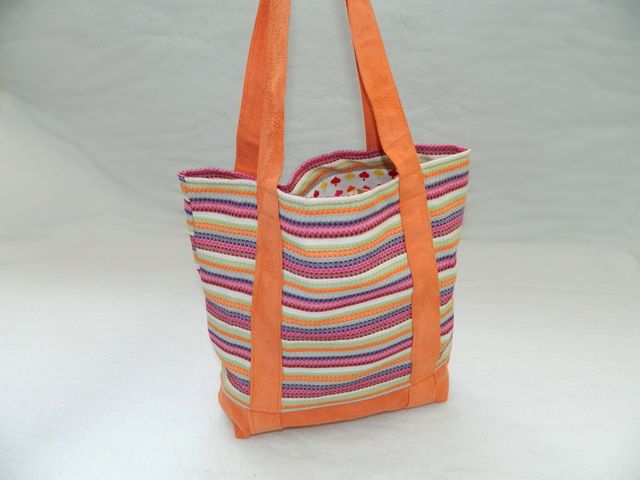 Bolso con bolsillo delantero y asa