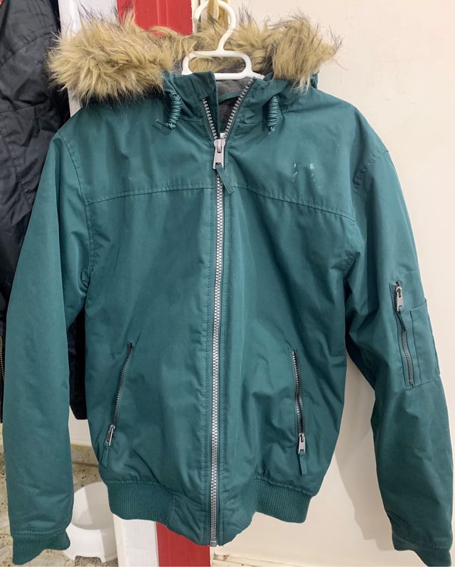 Cazadora con capucha