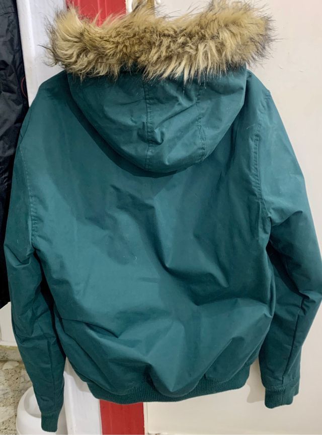 Cazadora con capucha