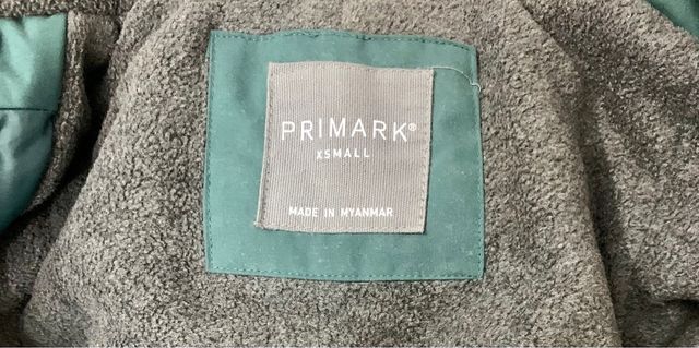 Cazadora con capucha