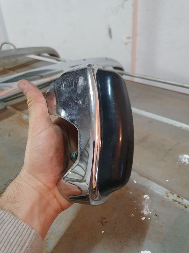 Mascota o Petacón paragolpes Seat 127