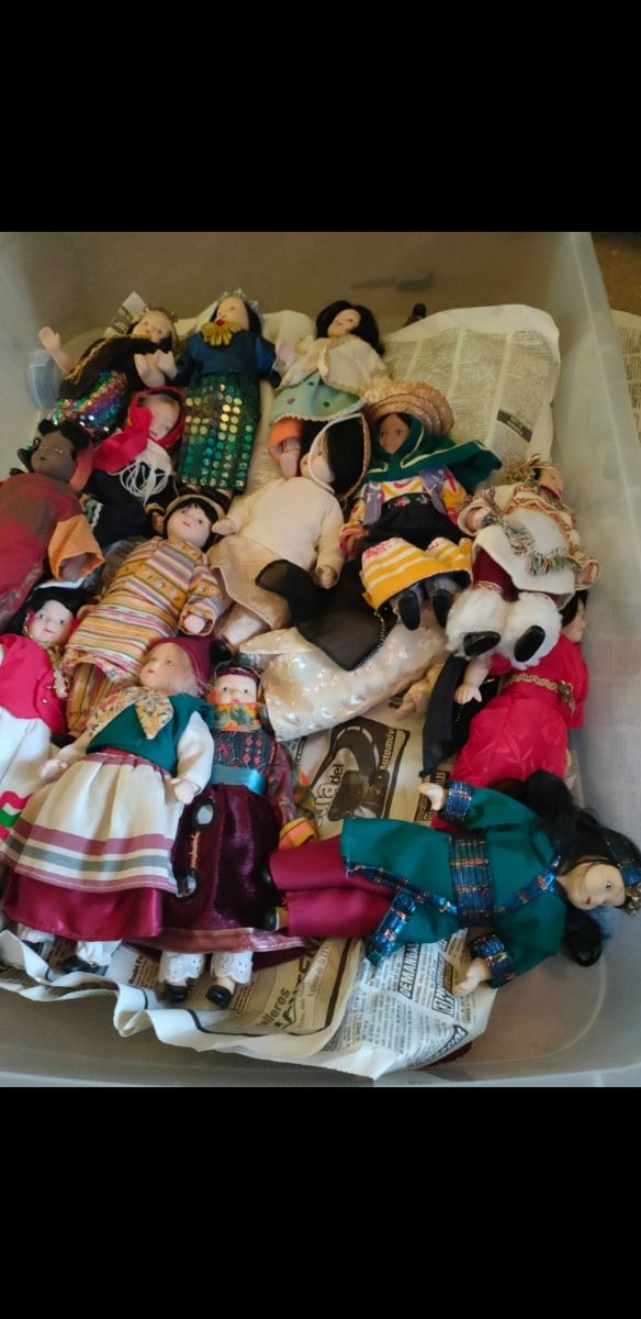 Lote de 30 muñecas de porcelana