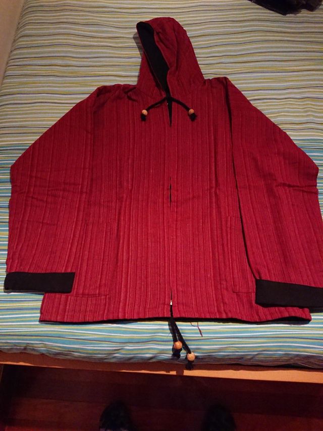 Chaqueta tipo poncho REVERSIBLE con cremallera.