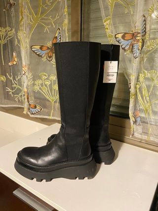 Botas Zara suela track de segunda mano por 70 EUR en Segovia en WALLAPOP