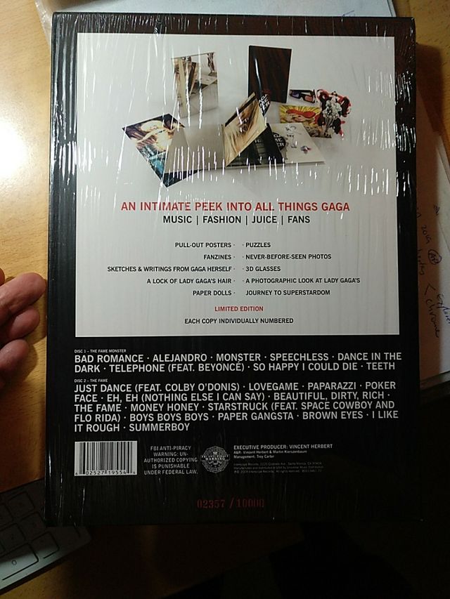 Lady Gaga The Fame Monster Libro Cd De Segunda Mano Por 325 Eur En Madrid En Wallapop