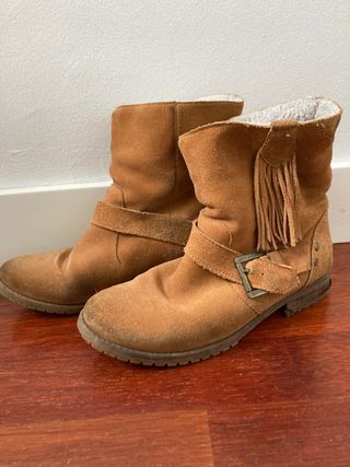 Botines Camel Bershka de segunda mano en Argentona en WALLAPOP