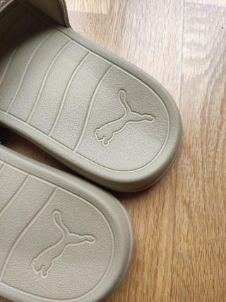 Chanclas Puma de leopardo de segunda mano por 22 EUR en León en WALLAPOP