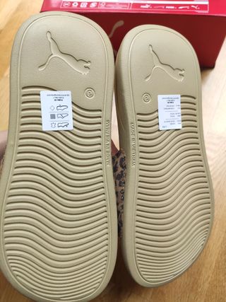 Chanclas Puma de leopardo de segunda mano por 22 EUR en León en WALLAPOP
