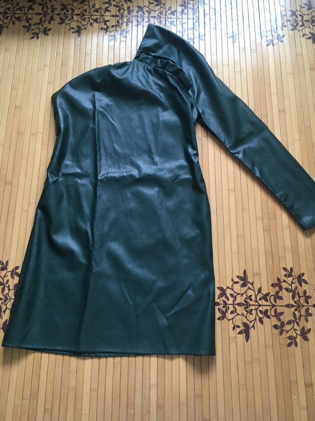 Vestido cuero verde primark