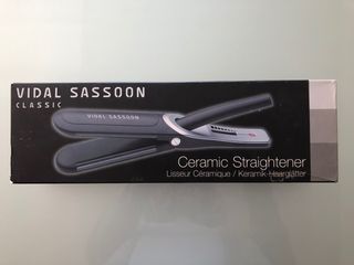 Plancha de pelo cerámica marca Vidal Sassoon de segunda mano por 5 EUR en  Castellar del Vallès en WALLAPOP