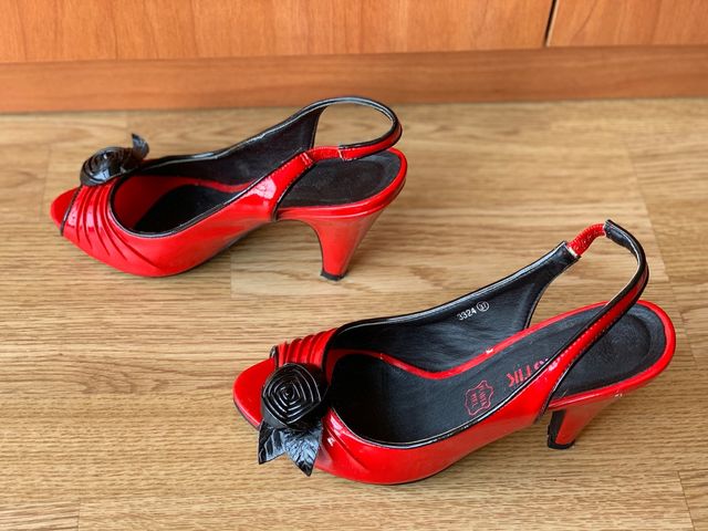 Zapatos rojos tacón