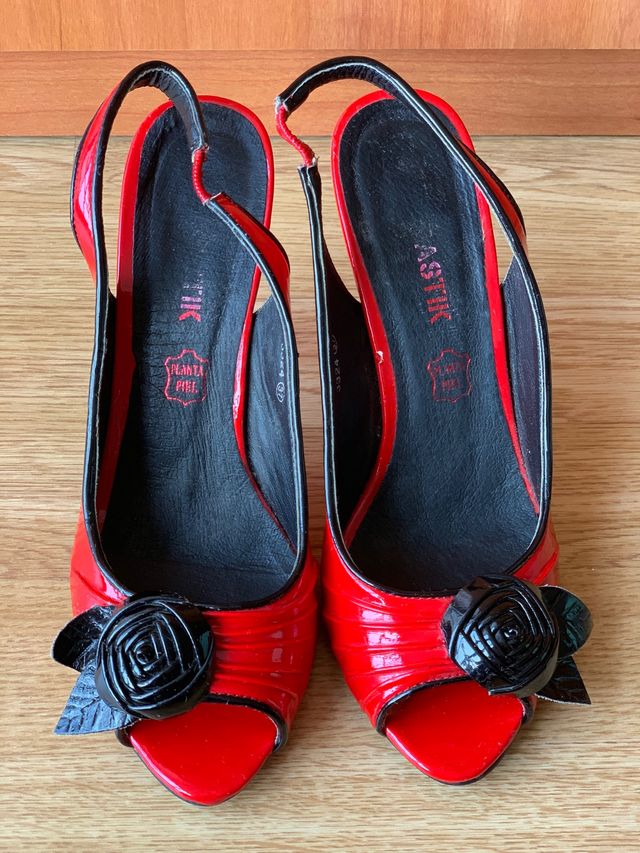 Zapatos rojos tacón