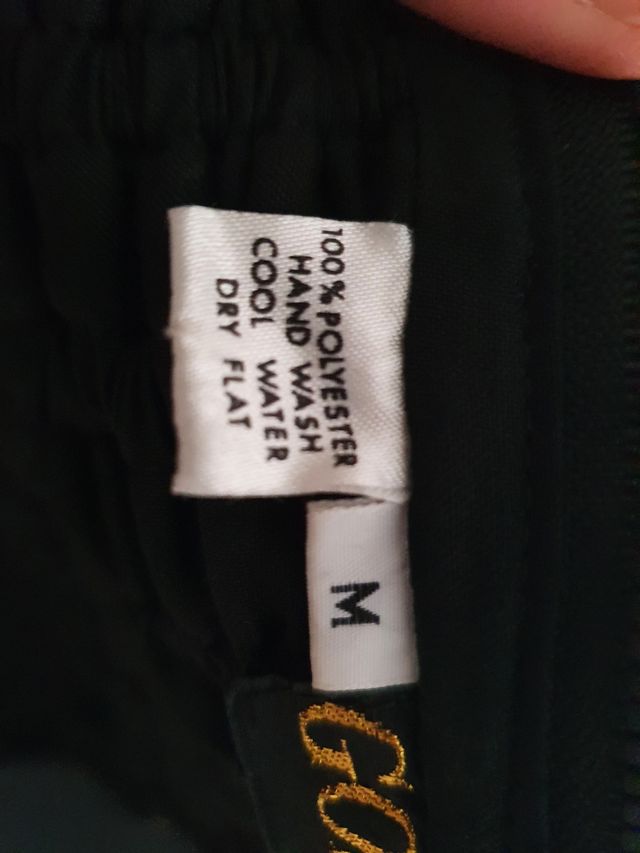 Top negro bordado en azabache. Espalda elástica