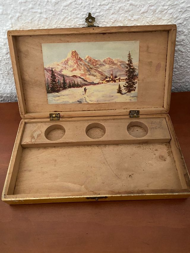 Caja antigua para pluma acuarela