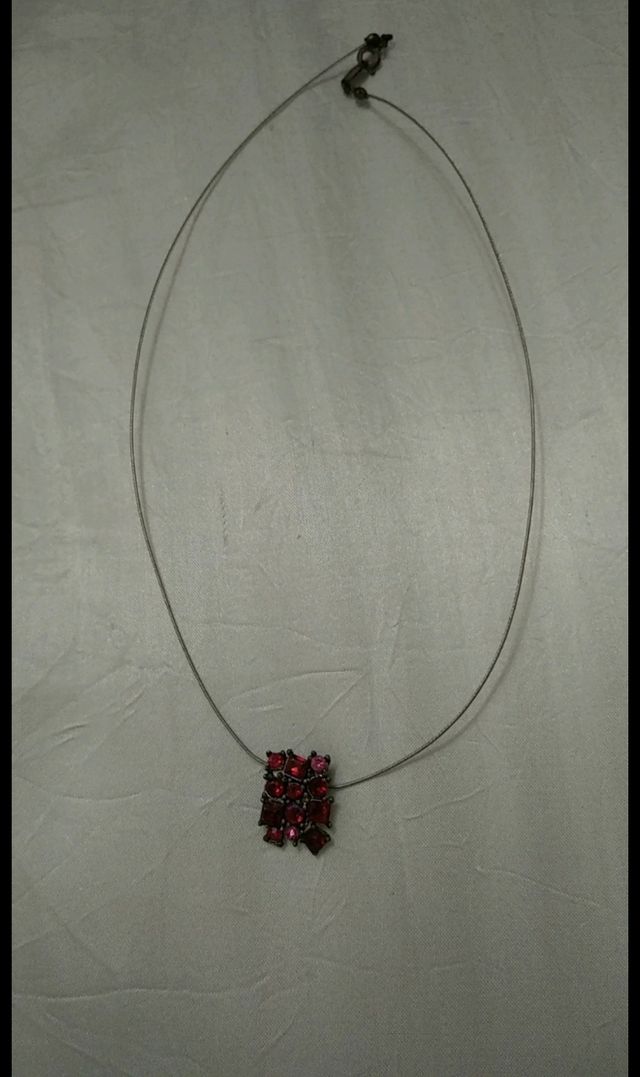 Gargantilla con pedrería