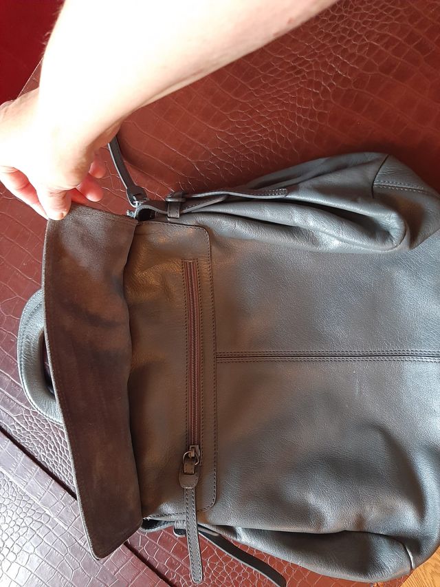 Bolso gris de piel